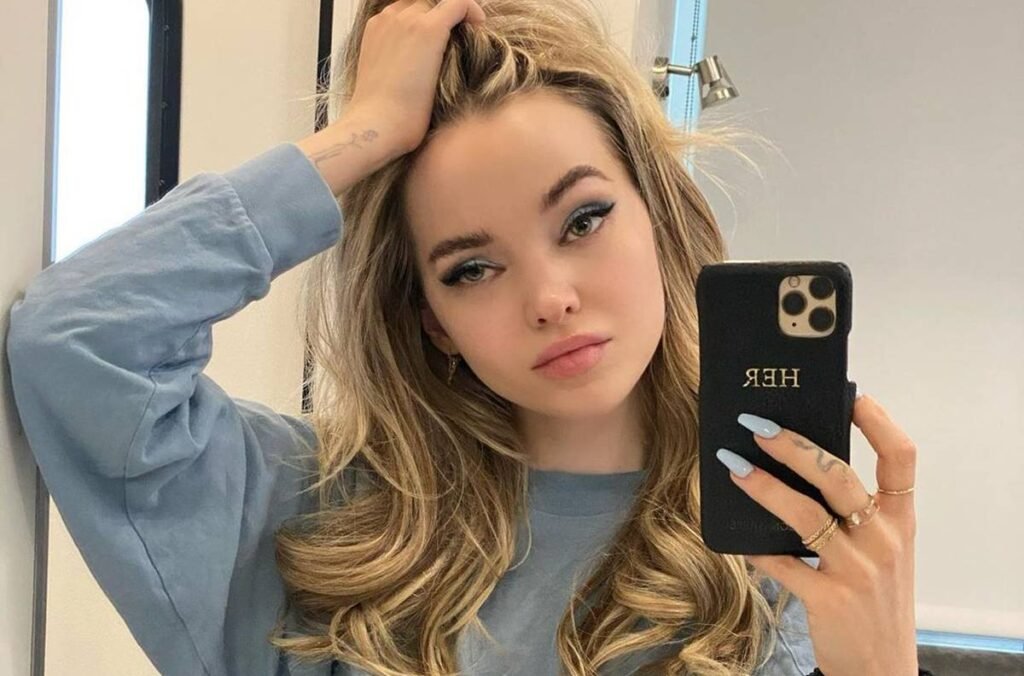 Dove Cameron Revela Que Teve Medo De Se Assumir Bissexual