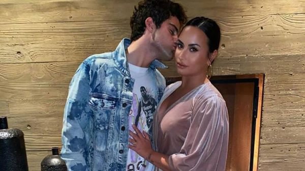 demi-lovato-e-max-ehrich-terminam-noivado-segundo-fonte