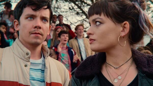 Otis (Asa Butterfield) aparece de bigode em terceira temporada de Sex Education