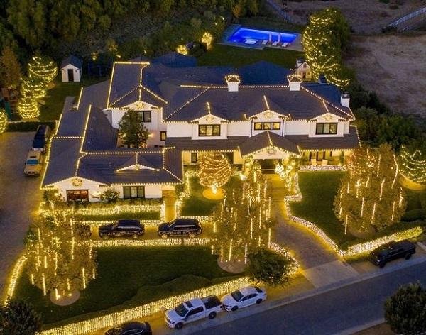 Kylie Jenner e sua mega mansão na Califórnia