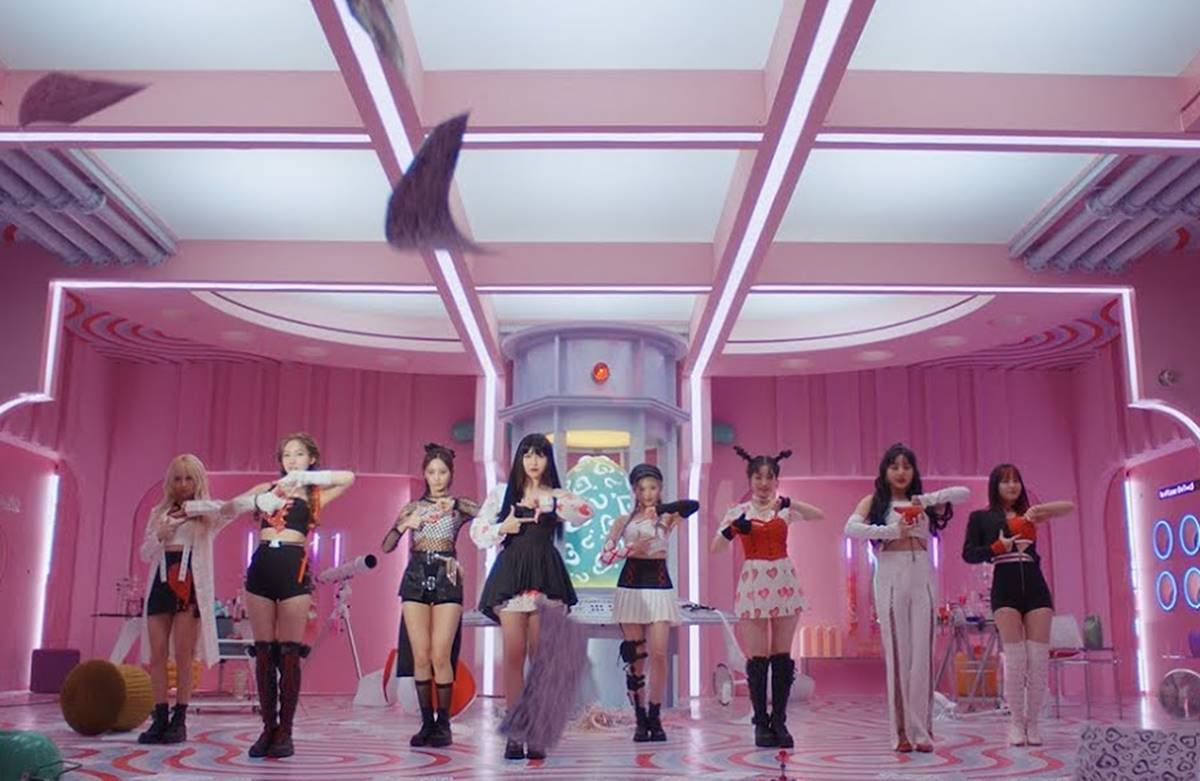 TWICE faz comeback com SCIENTIST