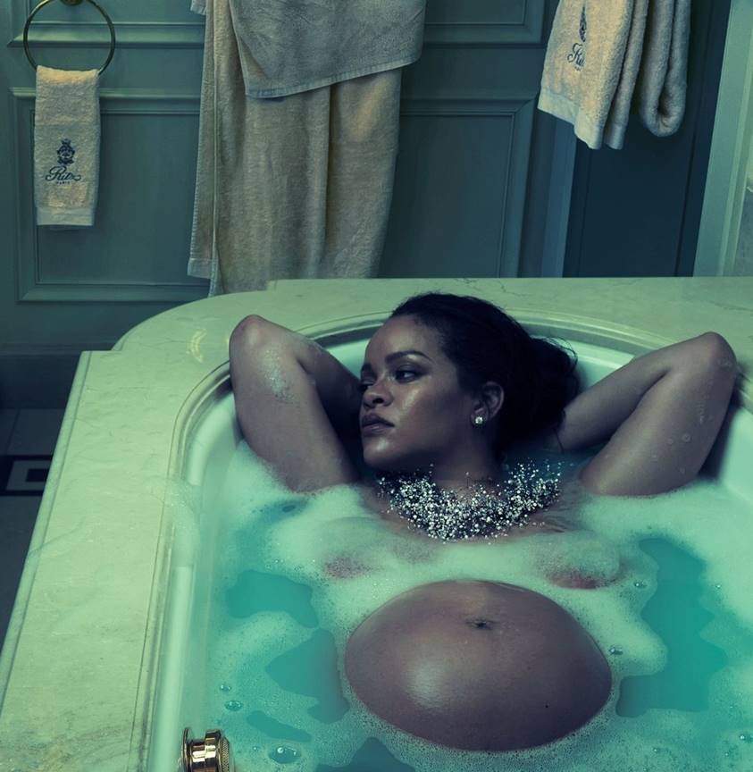 Rihanna posa grávida para a Vogue e fala sobre o novo álbum
