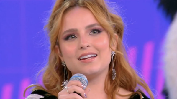 Larissa Manoela lança nova música no Caldeirão e fala sobre nova fase na carreira