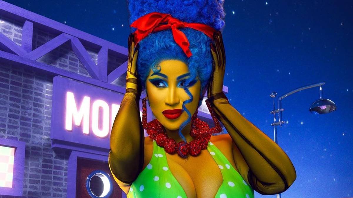 Cardi B usa fantasia de Marge Simpsons no Halloween