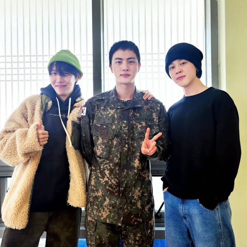 J-Hope e Jimin, do BTS, visitam Jin no exército