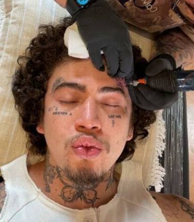 Whindersson Nunes faz nova tatuagem e divide opiniões