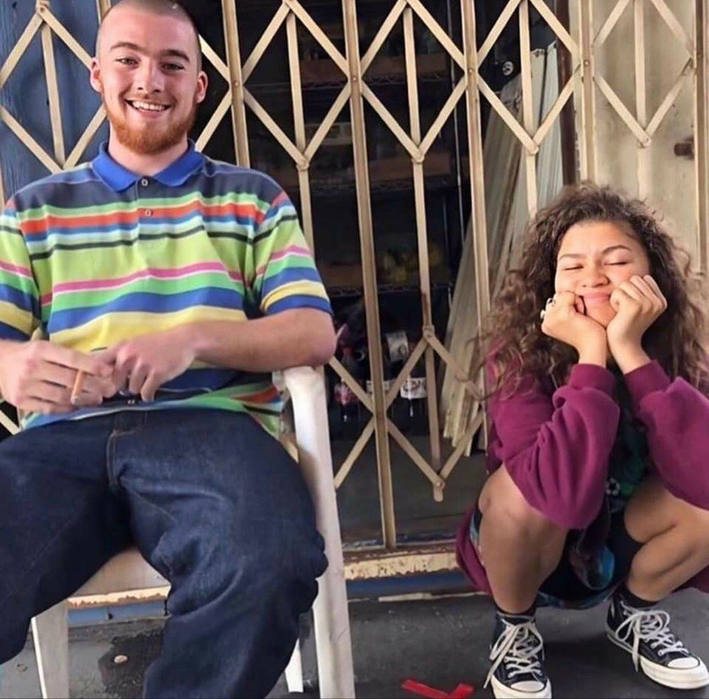 Angus Cloud e Zendaya nos bastidores de Euphoria