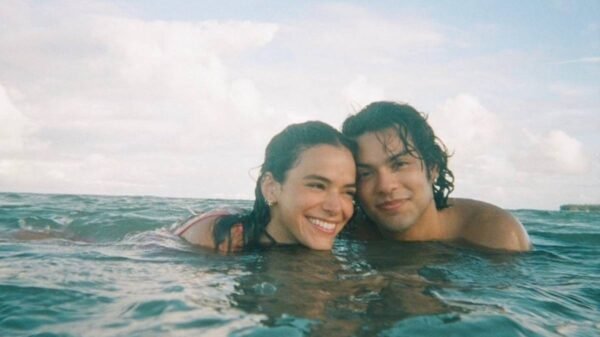 Bruna Marquezine e Xolo Maridueña