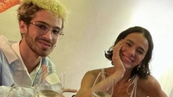 João Guilherme e Bruna Marquezine jantam juntos